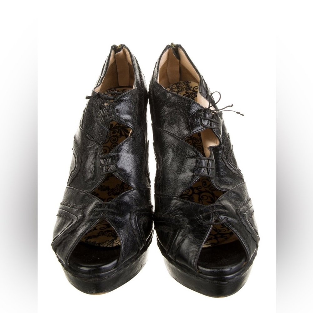 Prada Black Leather cutout Platform pumps
Barely worn.. very vintage